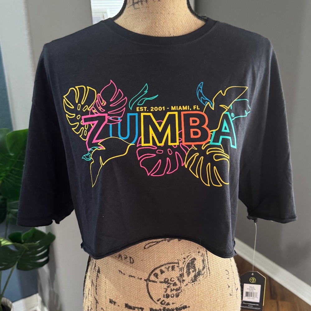 Zumba Wear Coastal Club Crop Top NWT Black Tropical Logo Size Small